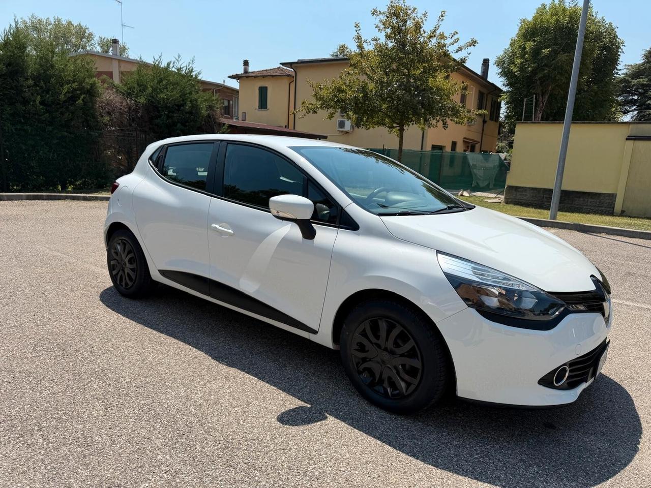 Renault Clio 1.2 - NEOPATENTATI - 12 MESI DI GARANZIA -