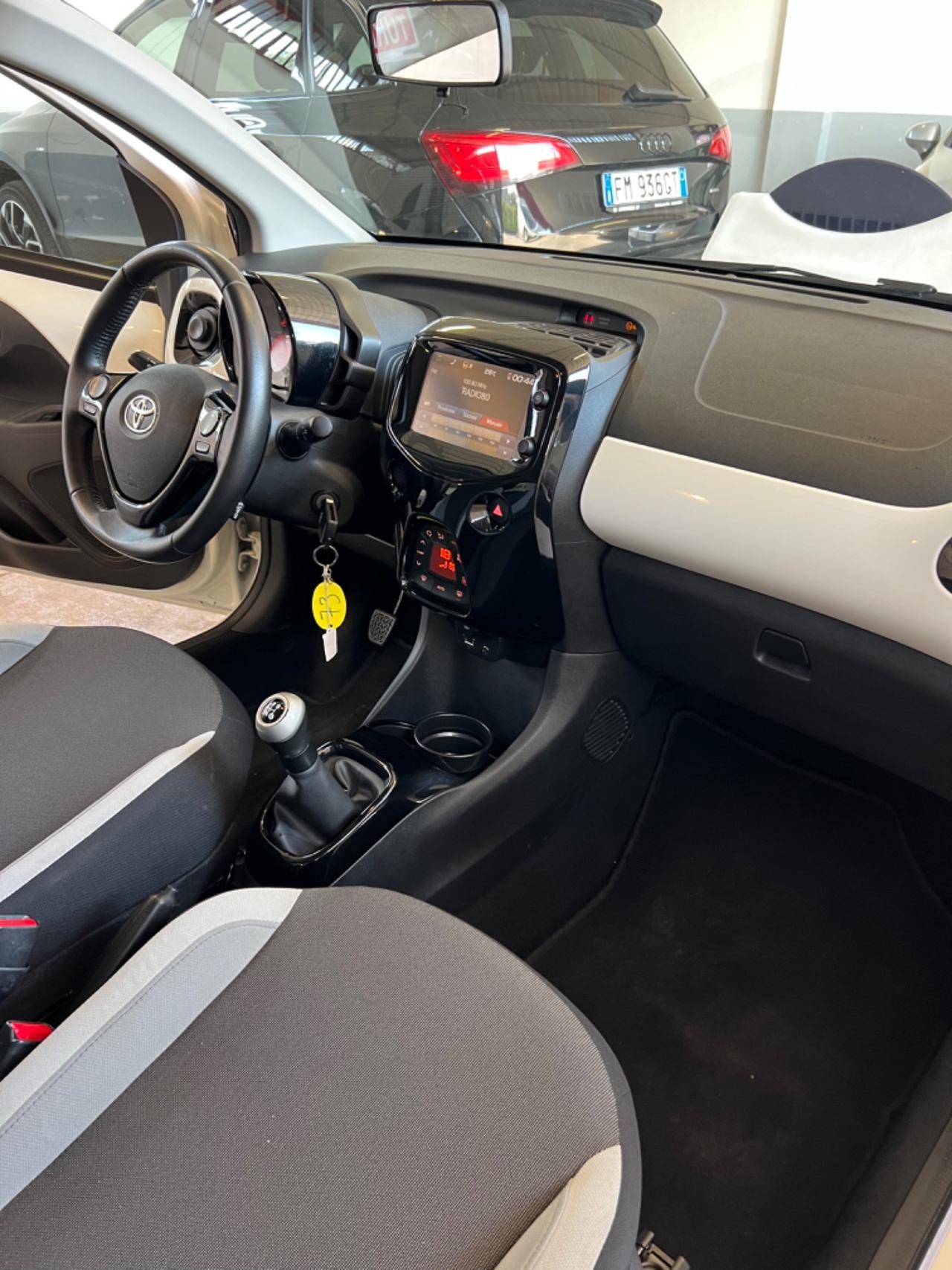 Toyota Aygo 1.0 VVT-i 69 CV 5 porte x-cite MMT