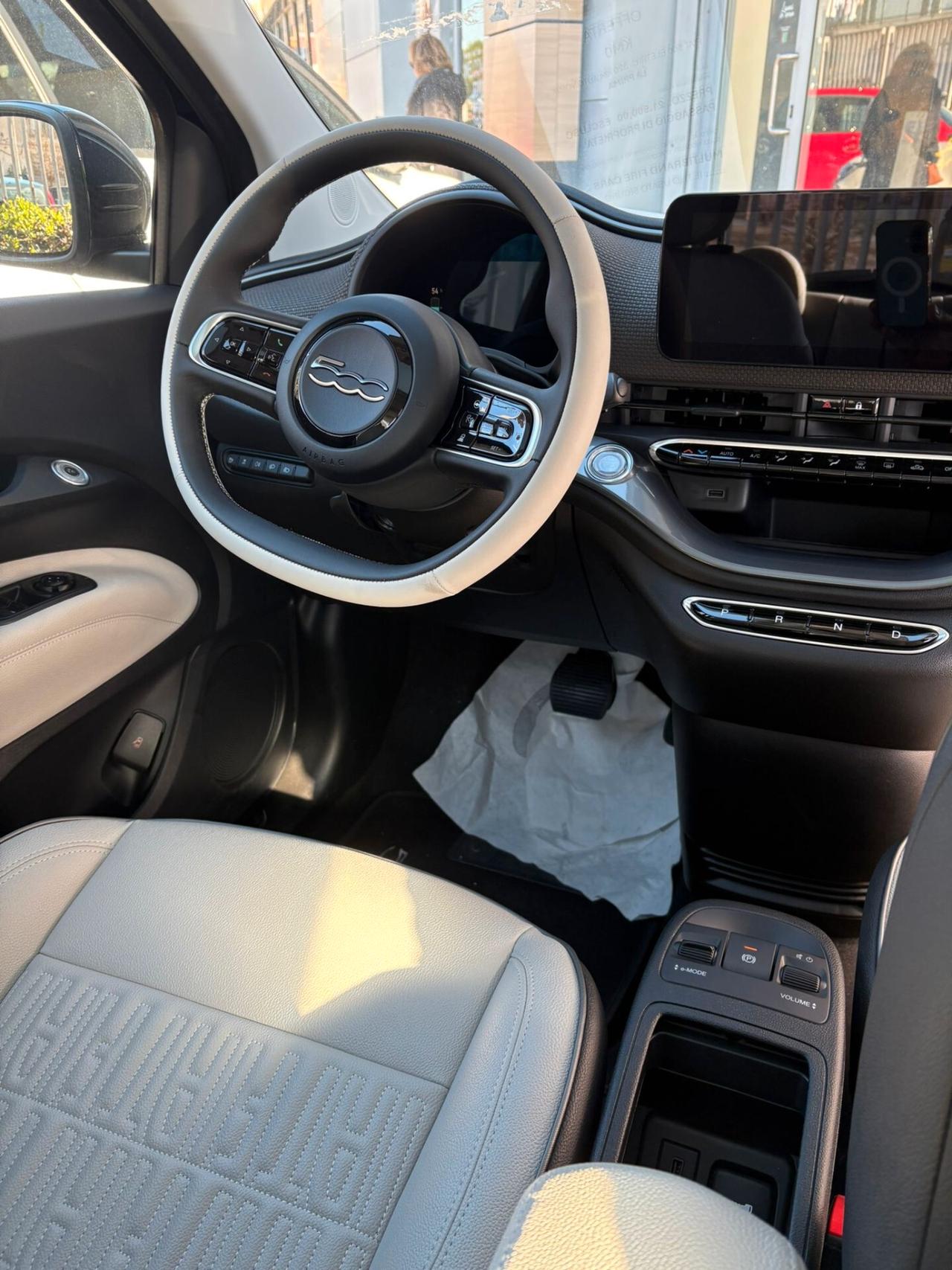 Fiat 500 500e Berlina 42 kWh La Prima