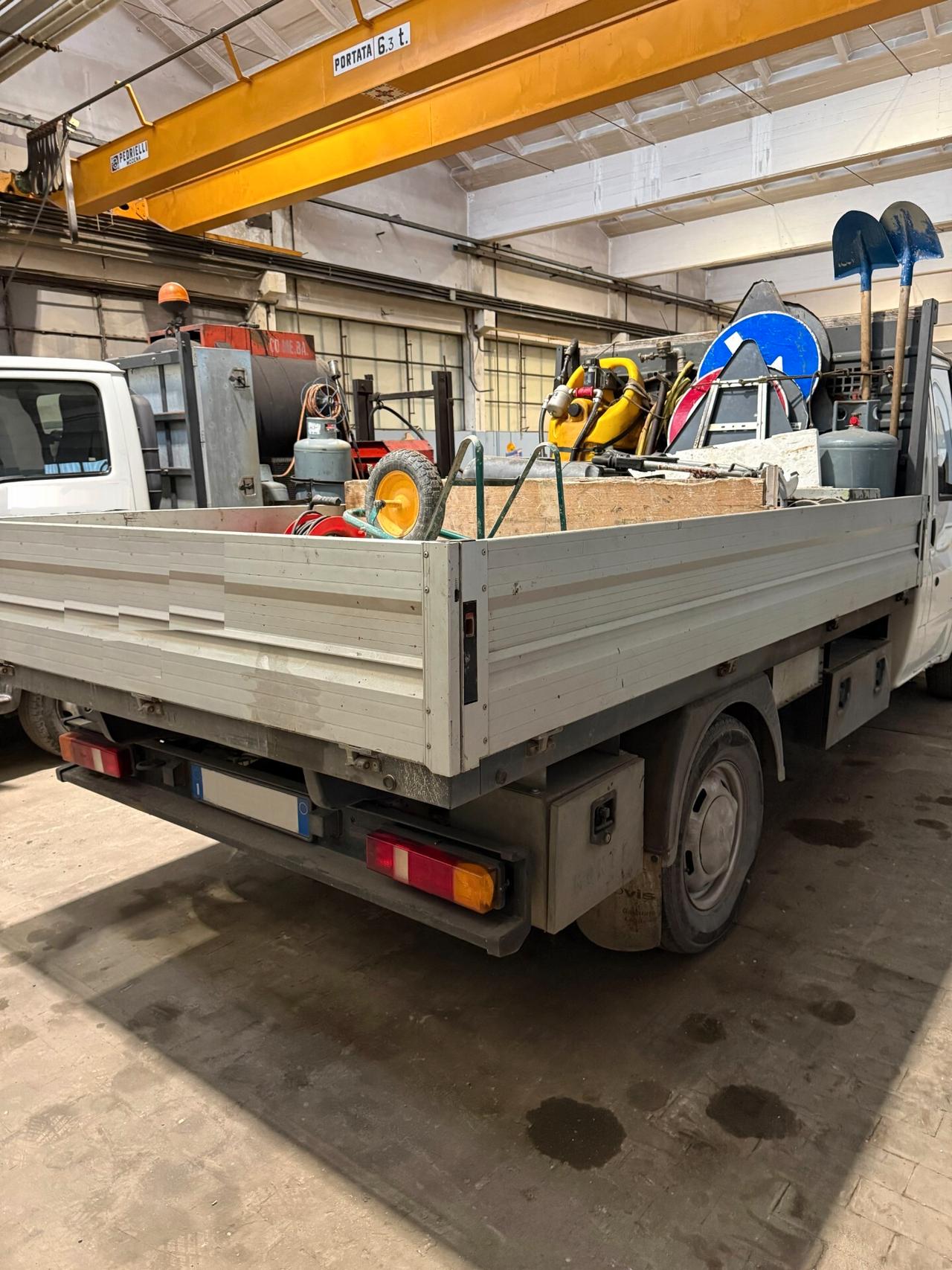 Ford 100 T330, cassone fisso, 65.000km