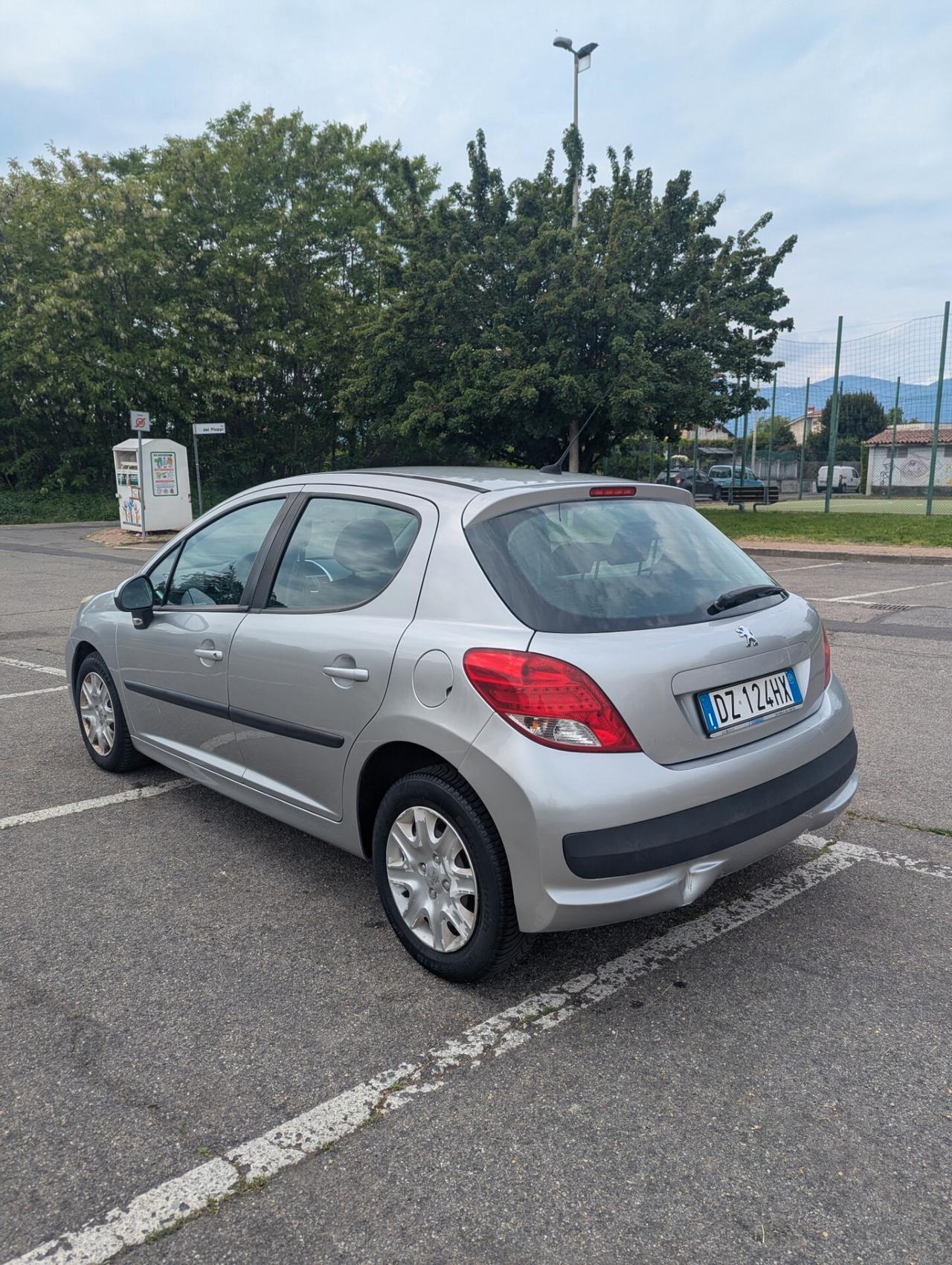 Peugeot 207 1.4 neopatentati
