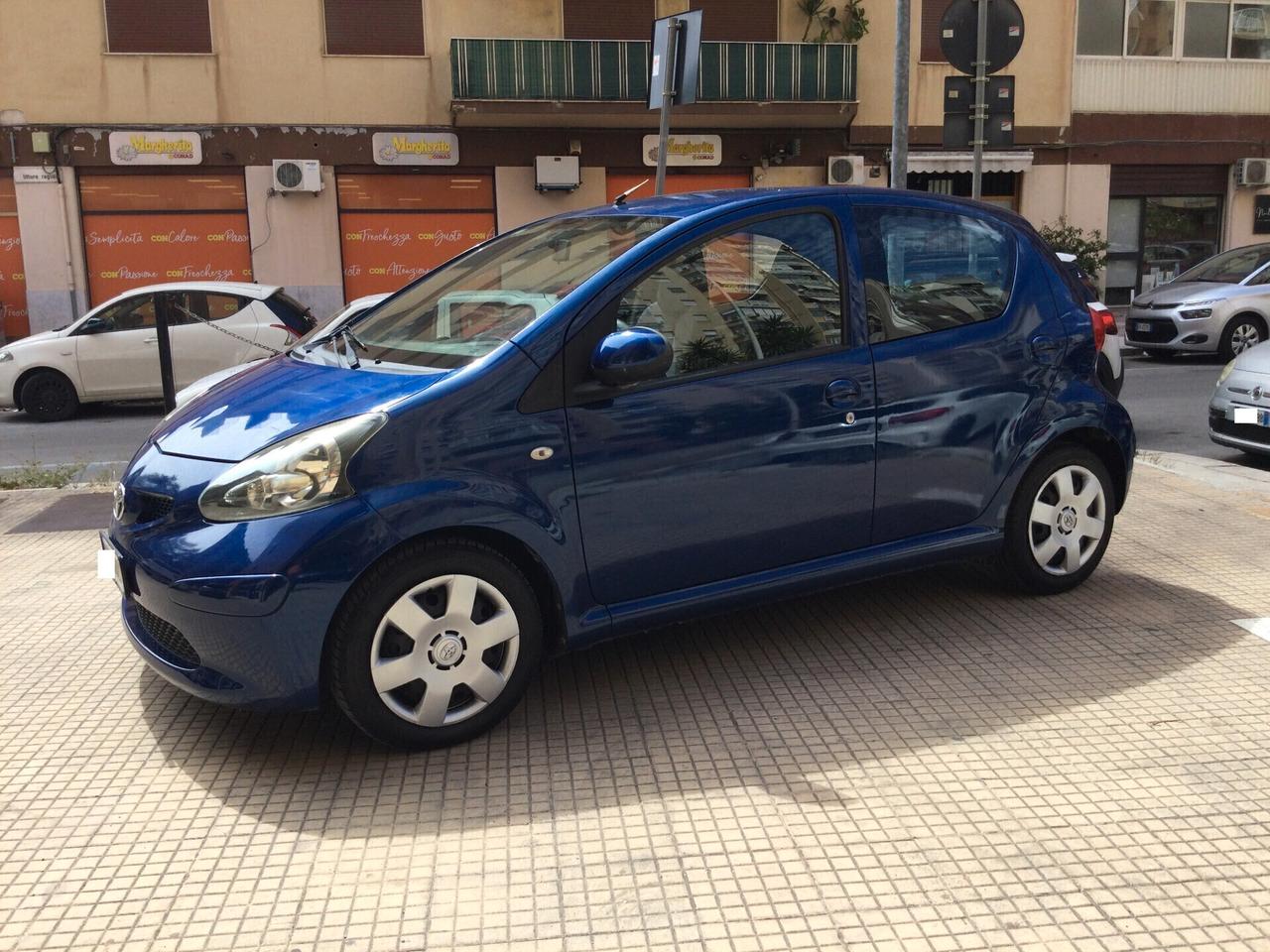 Toyota Aygo 1.0 12V VVT-i 5 porte Sol