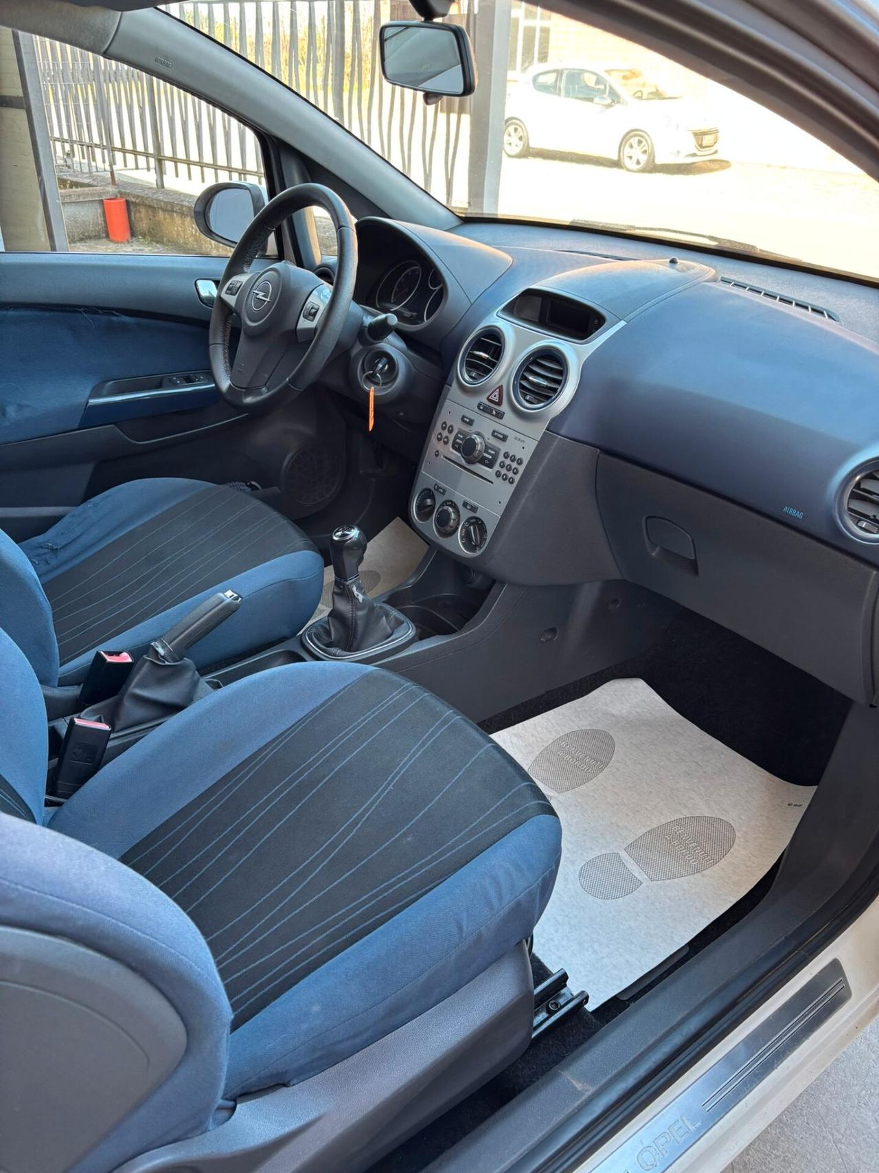 Opel Corsa 1.2 80CV 3 porte GPL-TECH Edition