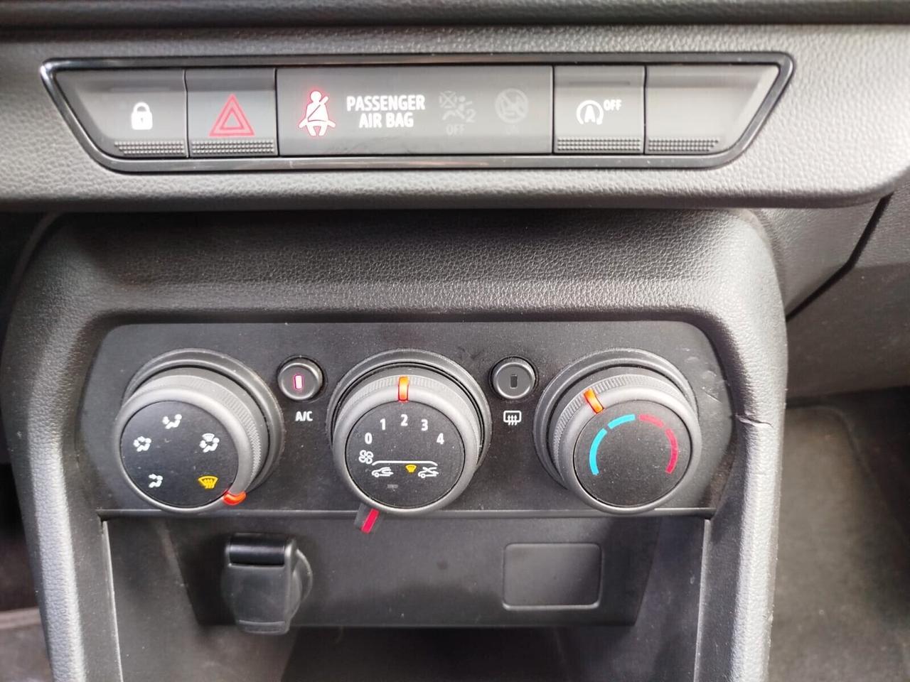 DACIA SANDERO * PREZZO VERO* BLUETOOTH-LED-SENSORI PARK