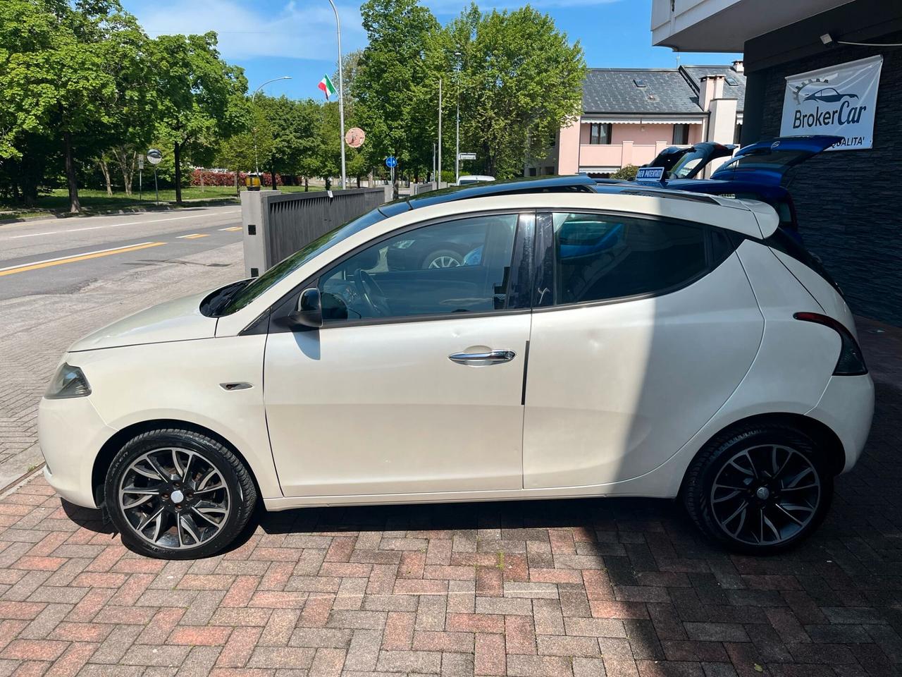 Lancia Ypsilon 1.2 69 CV 5 porte S&S Platinum