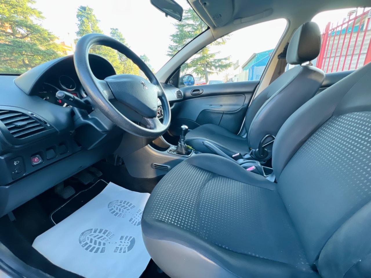 Peugeot 206 CON 12 MESI DI GARANZIA INCLUSI NEL PREZZO