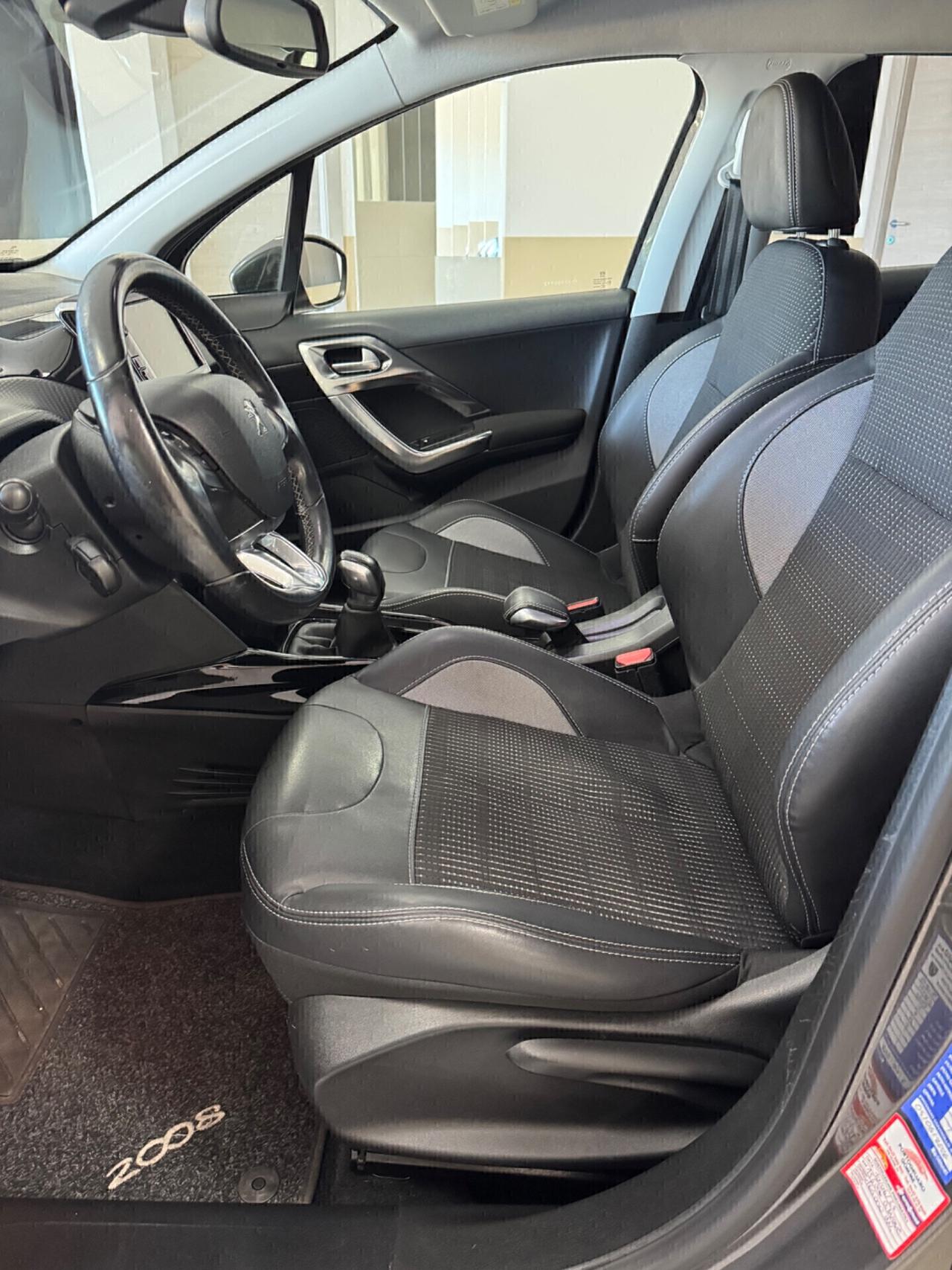 Peugeot 2008 1.6 HDI 100 CV Allure