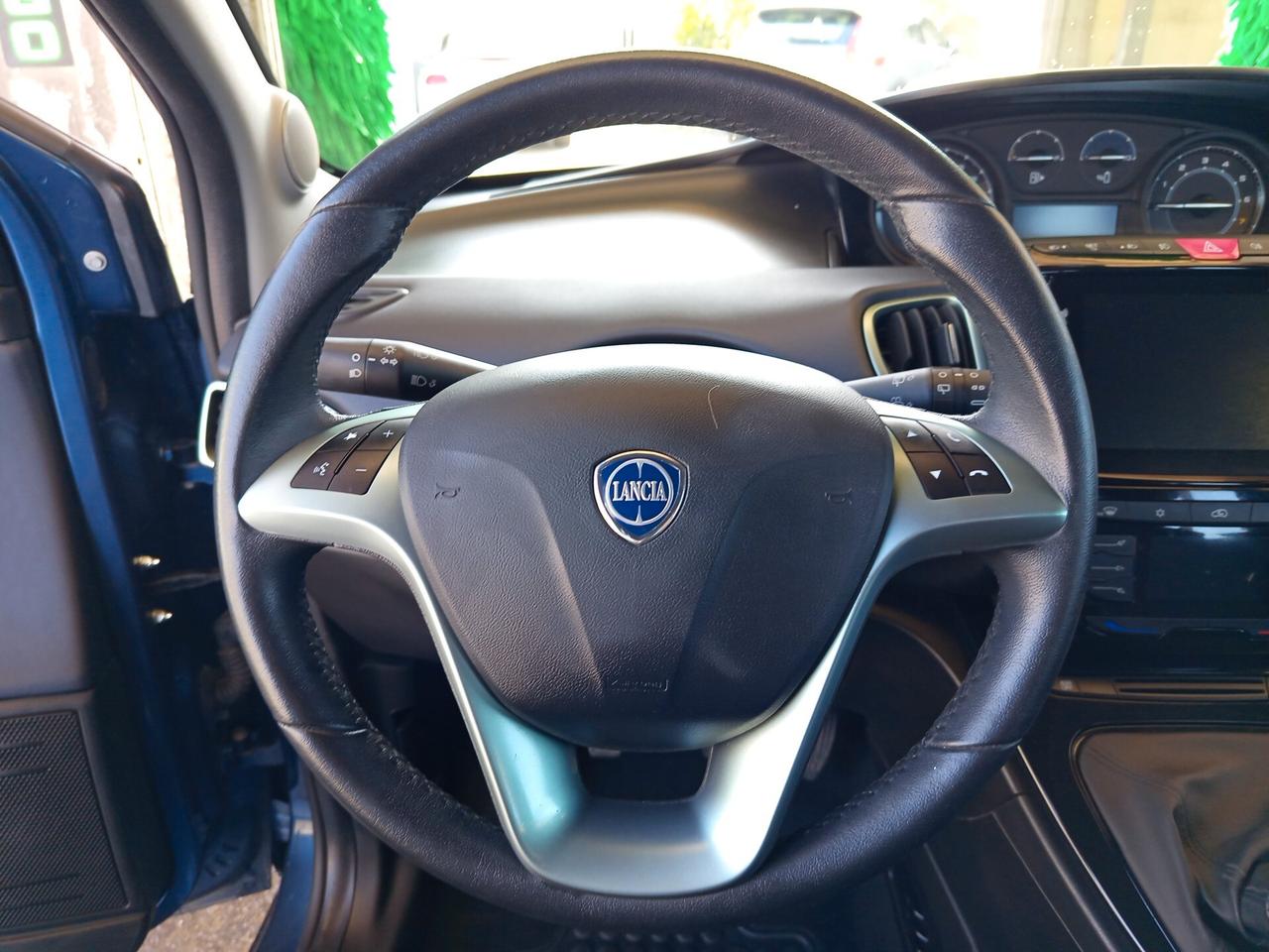 Lancia Ypsilon 1.0 FireFly 5 porte S&S Hybrid Gold