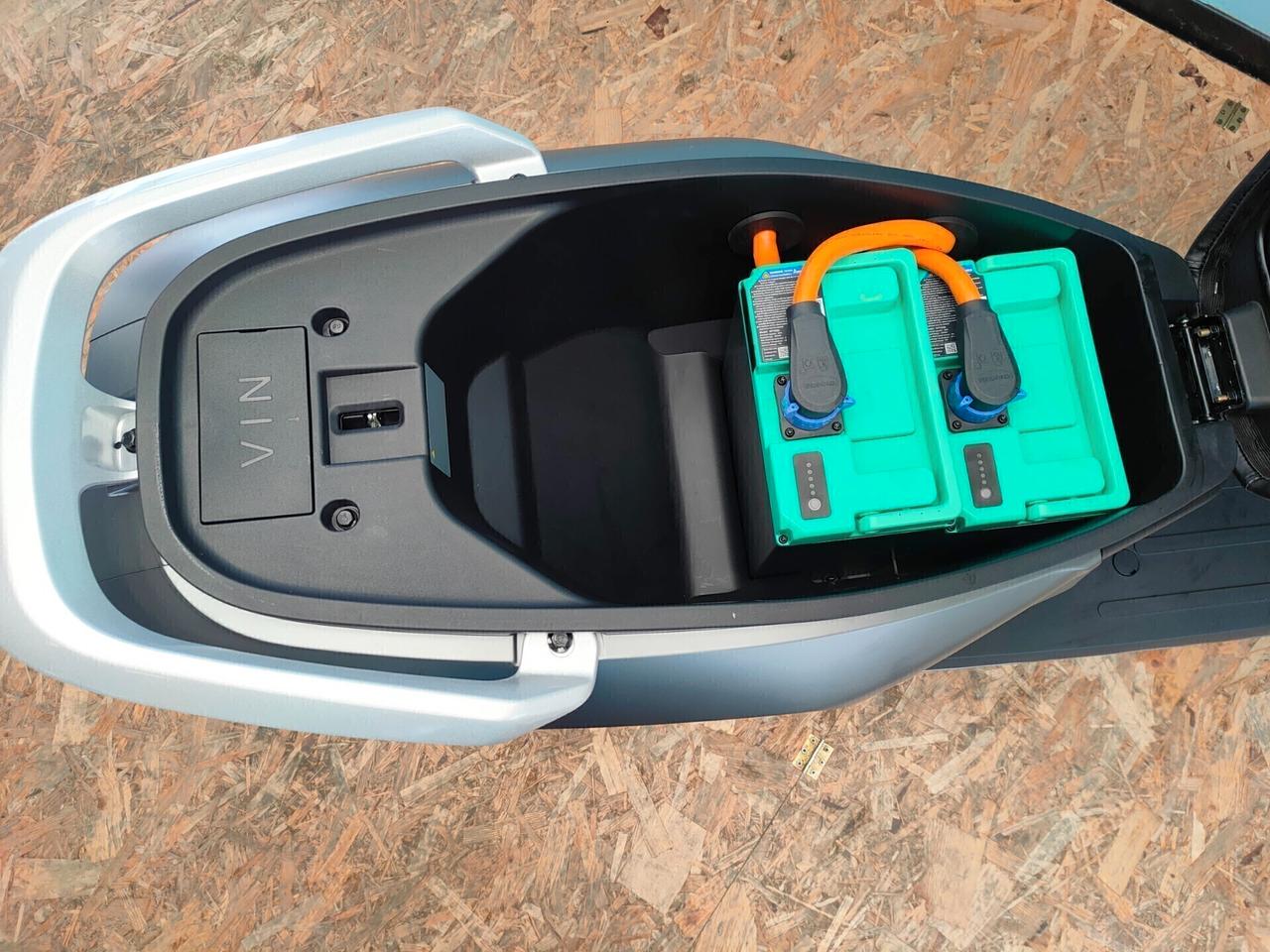 Nmoto NCF S : l'e-scooter che ti porta anche in autostrada