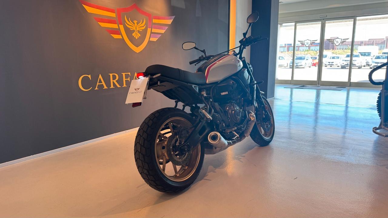 YAMAHA MOTO XSR 700- 2023