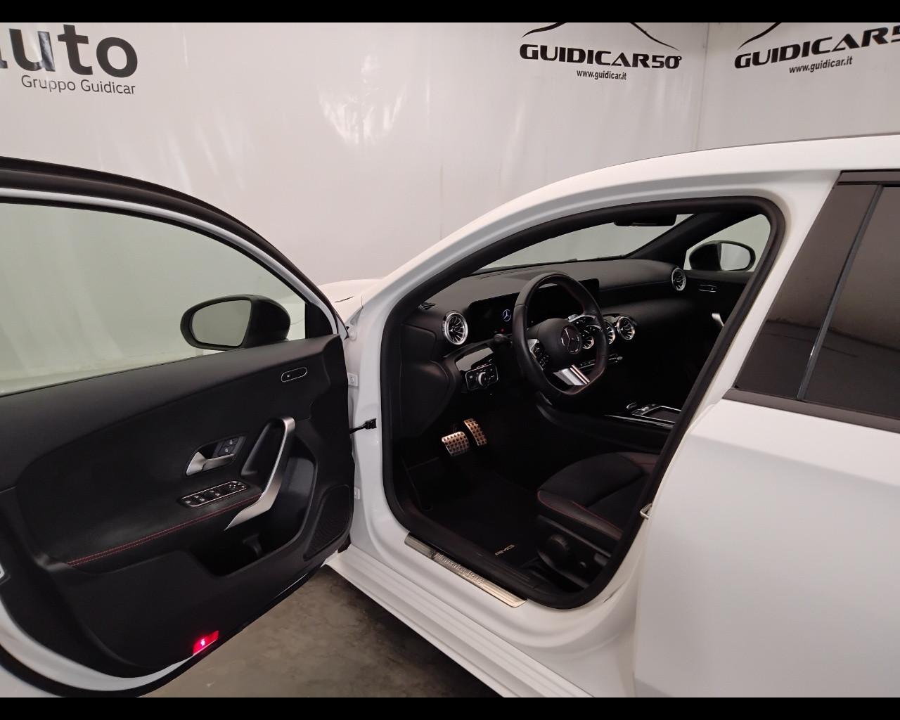 Mercedes-Benz Classe A - W177 2018 - A 180 d AMG LINE Premium