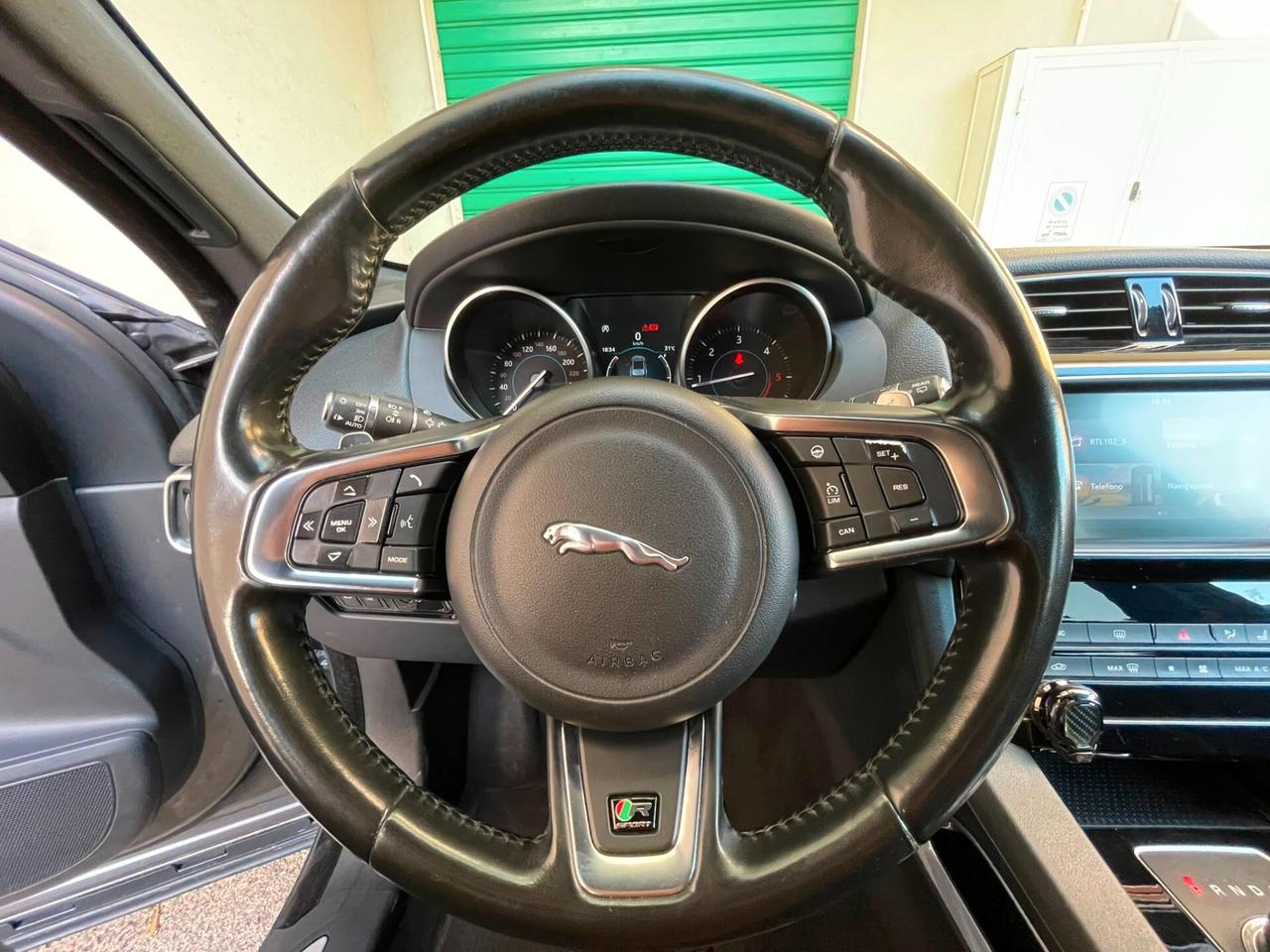 Jaguar F-Pace 2.0 D 180 CV AWD R-Sport