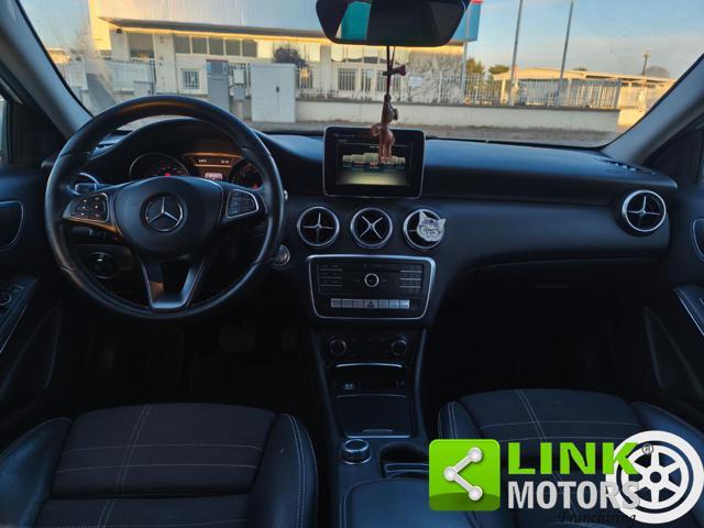 MERCEDES-BENZ A 200 d Automatic Premium