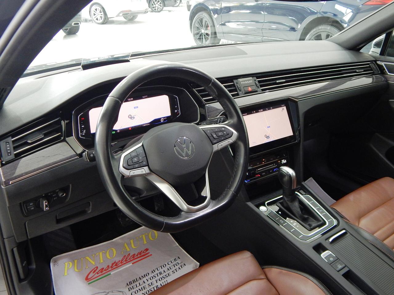 Volkswagen Passat Variant 2.0 TDI Executive DSG TETTO-NAVI-PELLE-CARPLAY-PARK