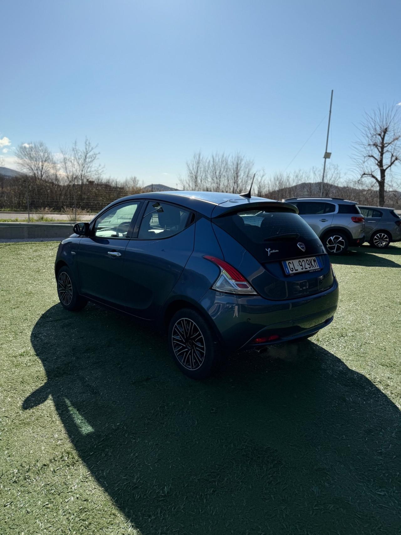 Lancia Ypsilon 1.0 Hybrid Ecochic Gold