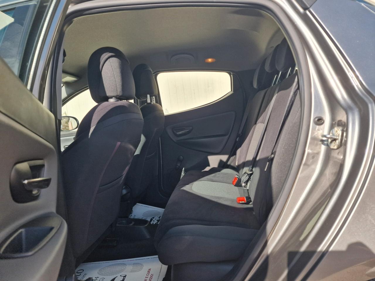 Lancia Ypsilon 1.2 benzina 70cv 5POSTI