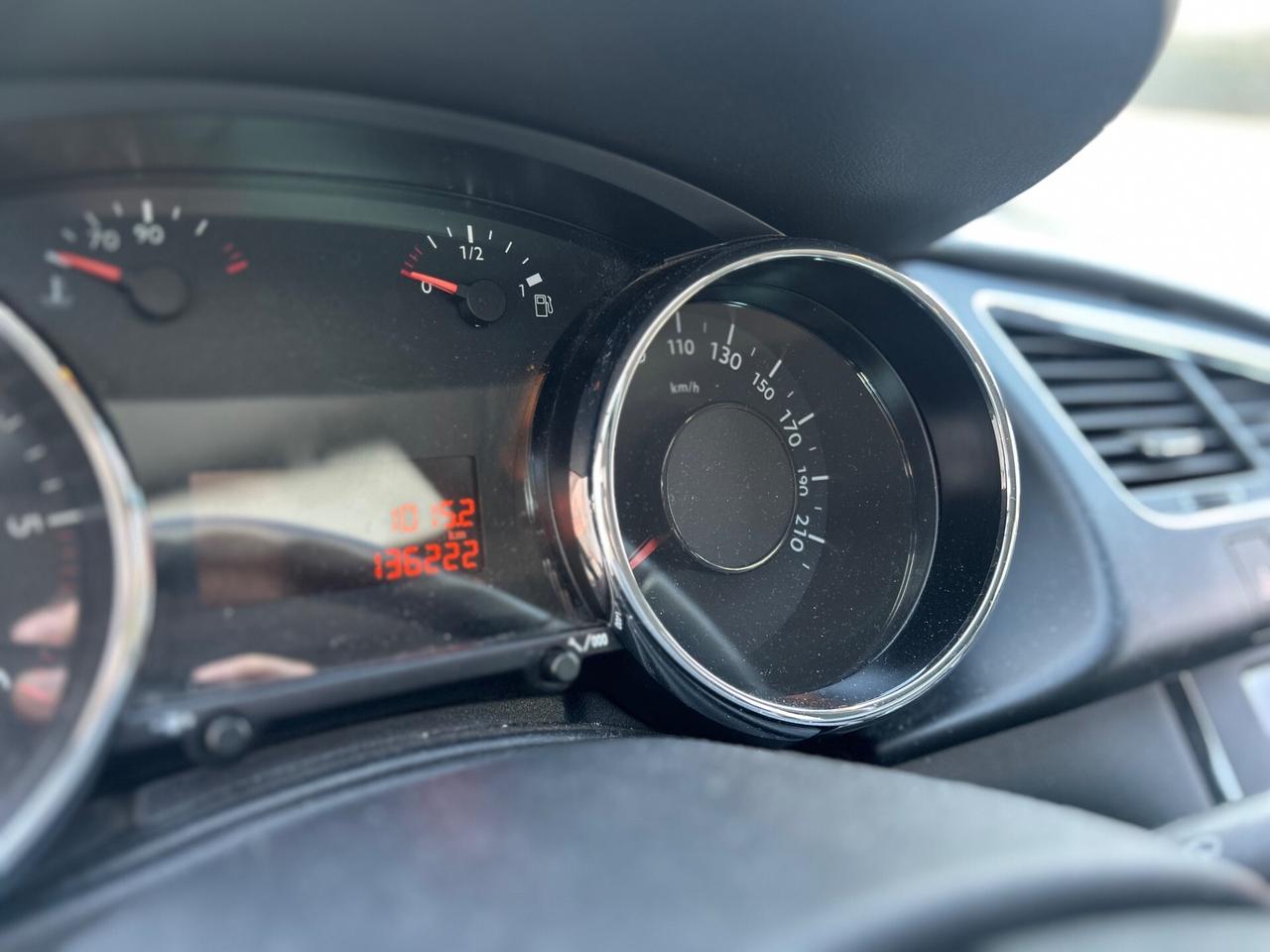 Peugeot 3008 1.6 HDi 110CV cambio AUTO