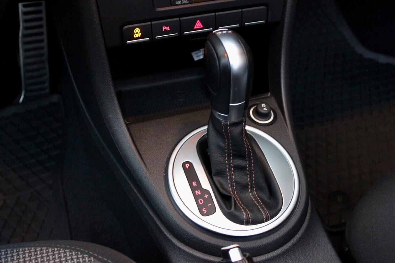 Volkswagen Maggiolino Cabrio 2.0 TDI DSG SENSORI SEDILI RISCALDATI