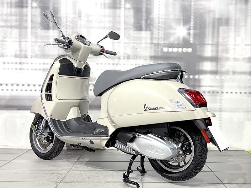 Piaggio Vespa GTS 300 HPE