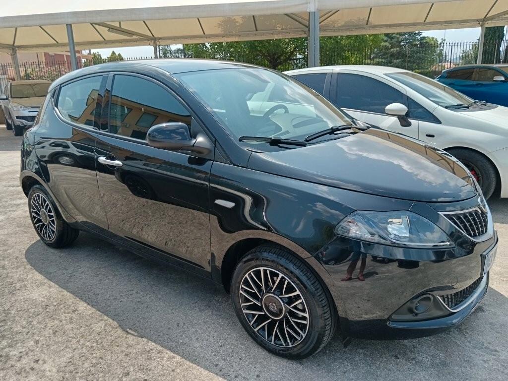 Lancia Ypsilon 1.0 FireFly 5 porte S&S Hybrid Platino
