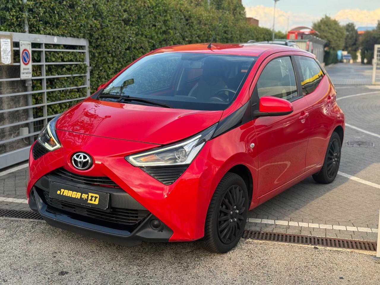 Toyota Aygo Connect 1.0 5 porte x-play + GARANTITA