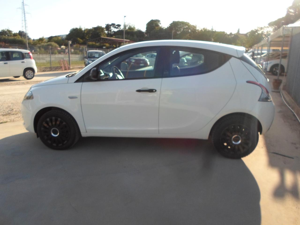 Lancia Ypsilon 1.0 FireFly 5 porte S&S Hybrid Ecochic Gold