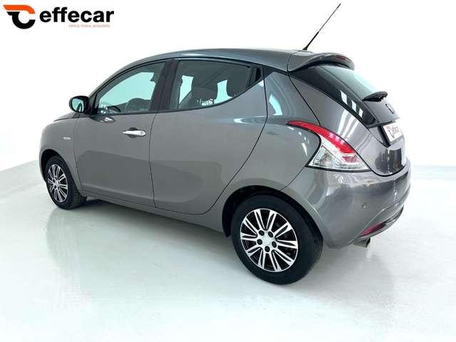 Lancia Ypsilon 1.2 69 CV 5 porte NEOPATENTATI