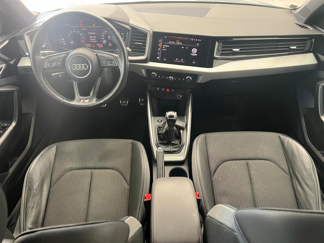 Audi A1 citycarver 30 TFSI Identity Contrast