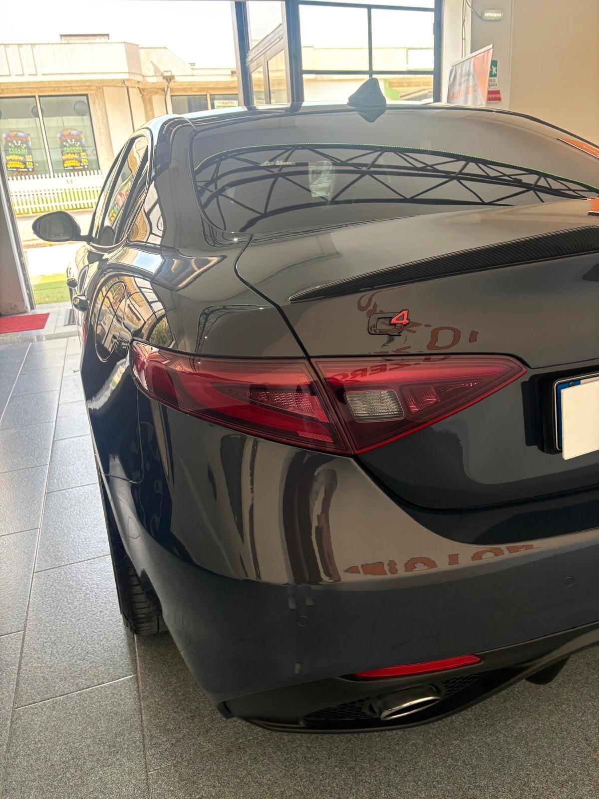 Alfa Romeo Giulia 2.2 Turbodiesel 210 CV AT8 AWD Q4 Veloce