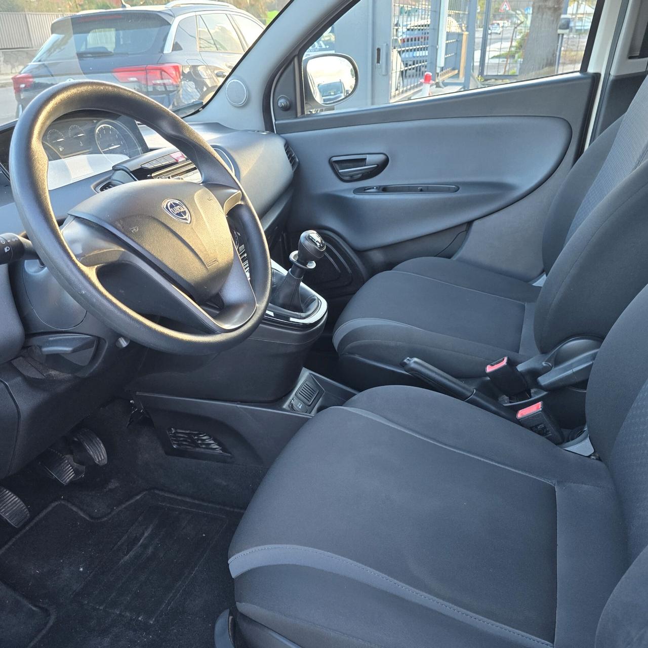 Lancia Ypsilon 1.2 69 CV 5 porte Platinum