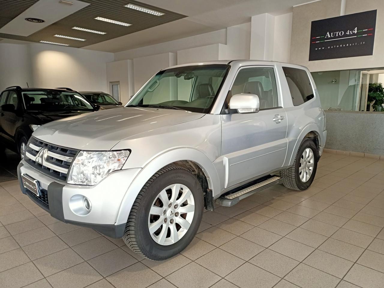 Mitsubishi Pajero Pajero 3.2 cr Instyle 200cv 3p auto*