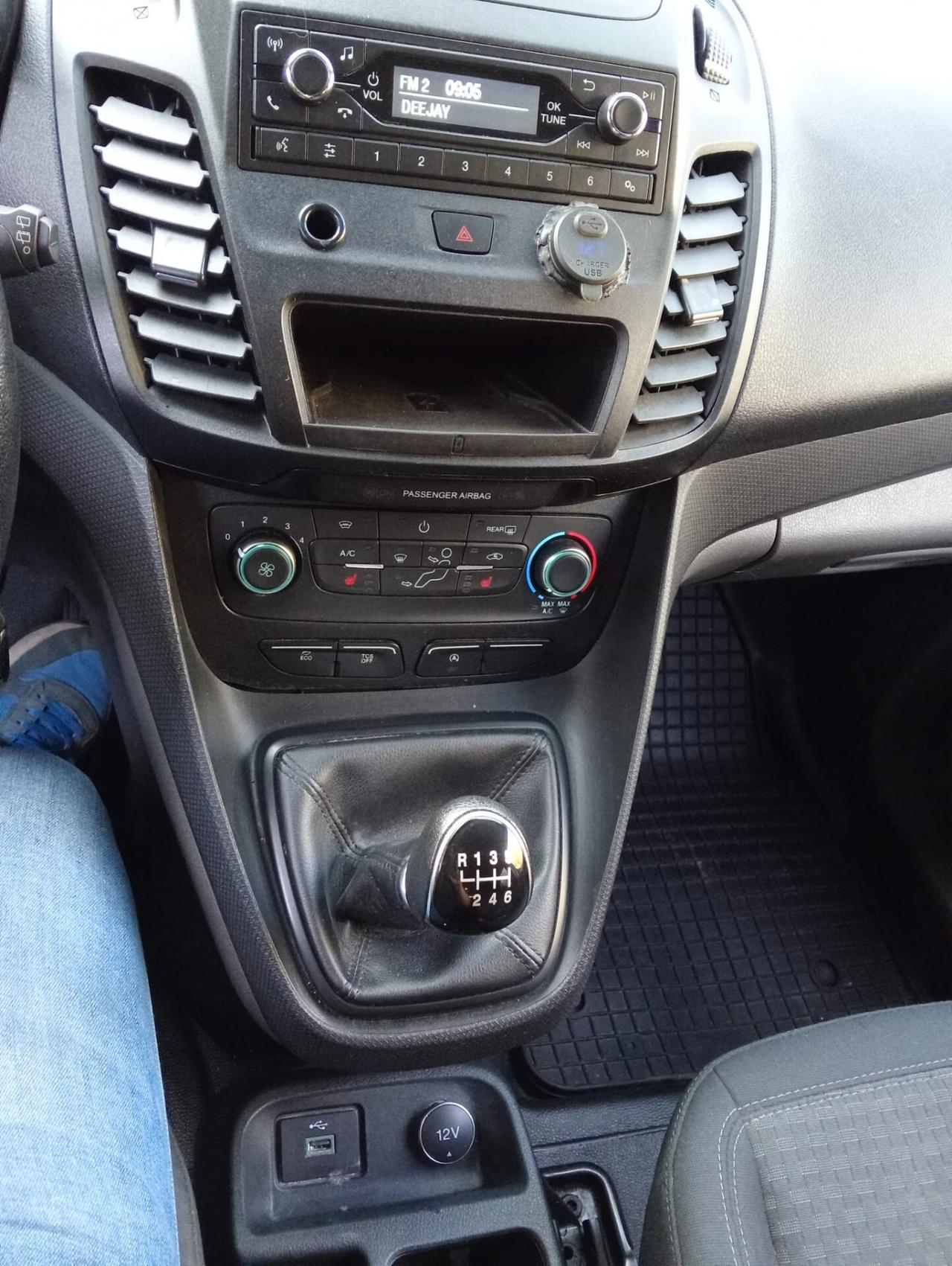 Ford Transit Connect Pianale ribassato con rampa disabili carrozzina