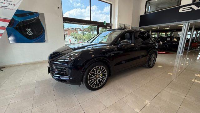 PORSCHE Cayenne 3.0 V6 E-Hybrid Platinum Edition