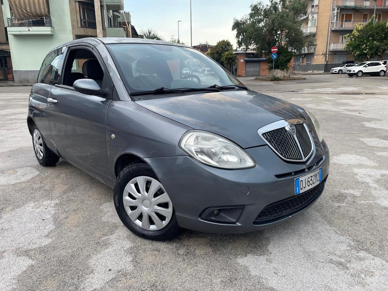 Lancia Ypsilon 1.3 MJT 75 CV Oro