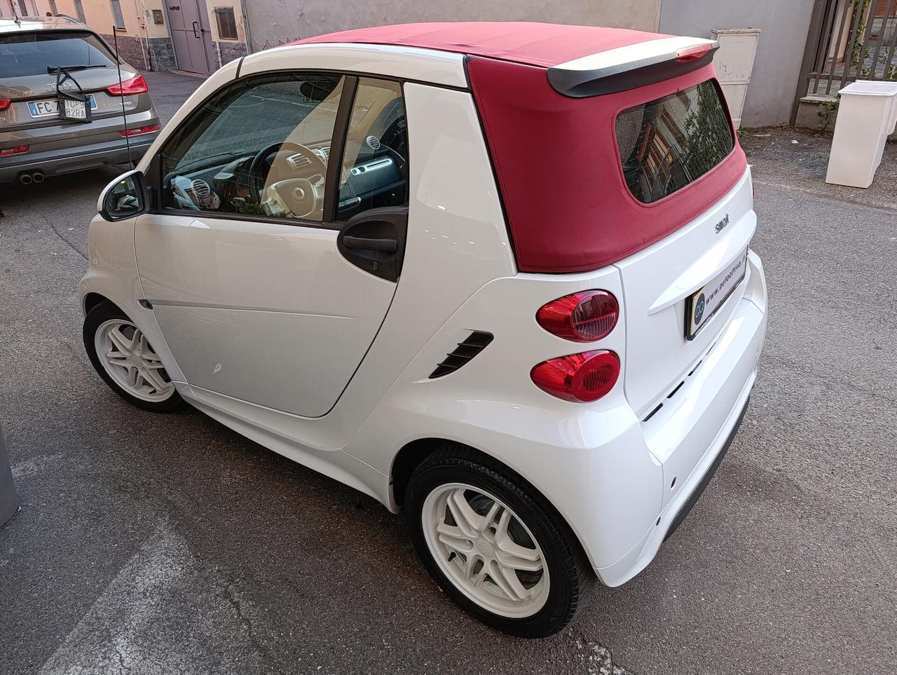 Smart ForTwo 1.0 71cv MHD cabrio Brabus Style Capote Rossa