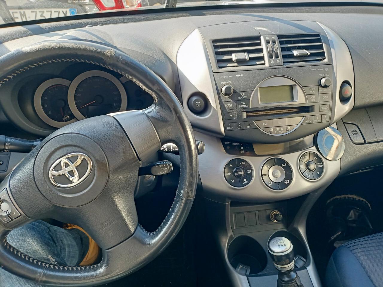 Toyota RAV 4 RAV4 2.2 D-4D 136 CV Luxury gancio traino