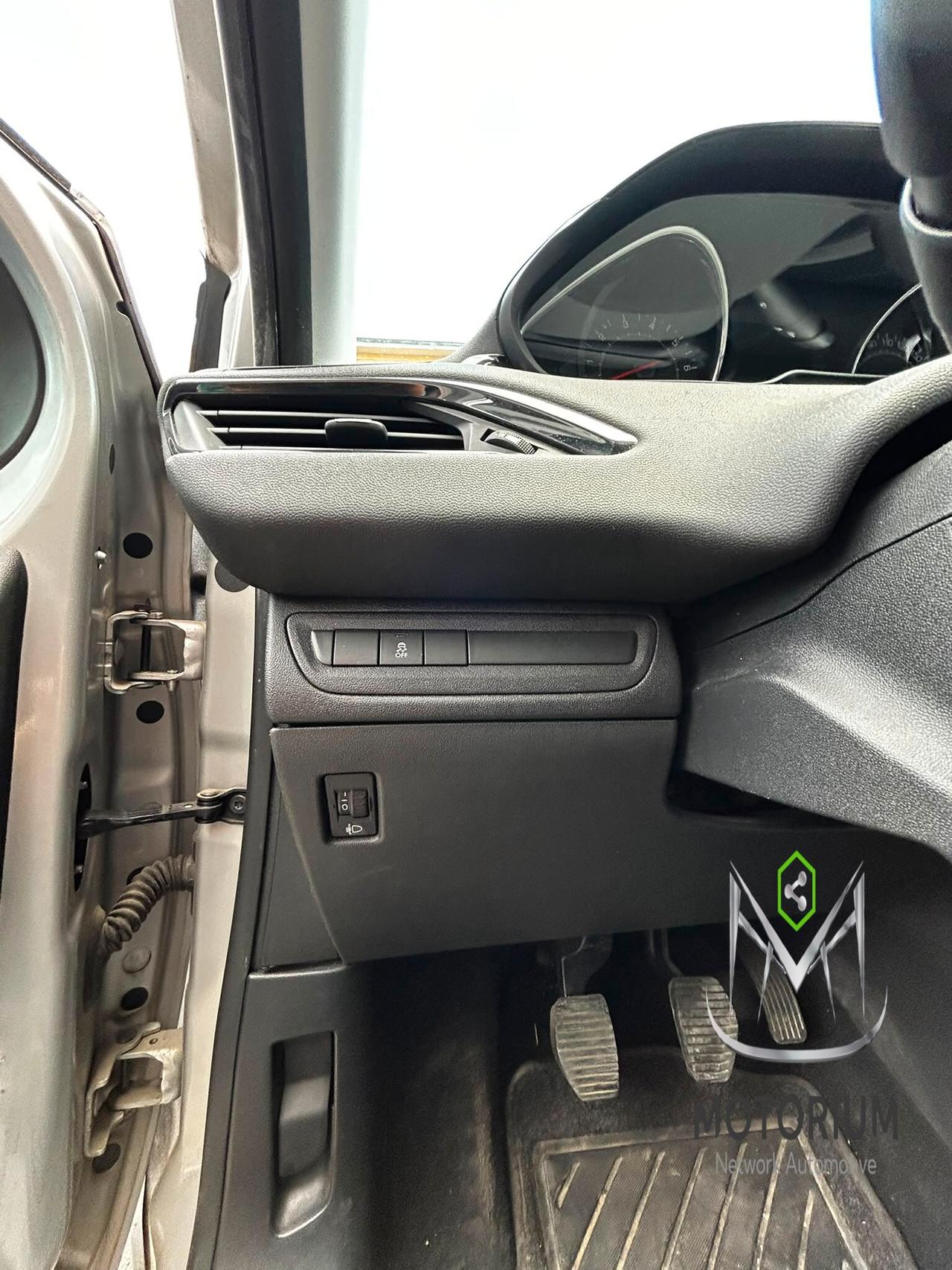 Peugeot 208 ACCESS 1.2 VTI 82CV