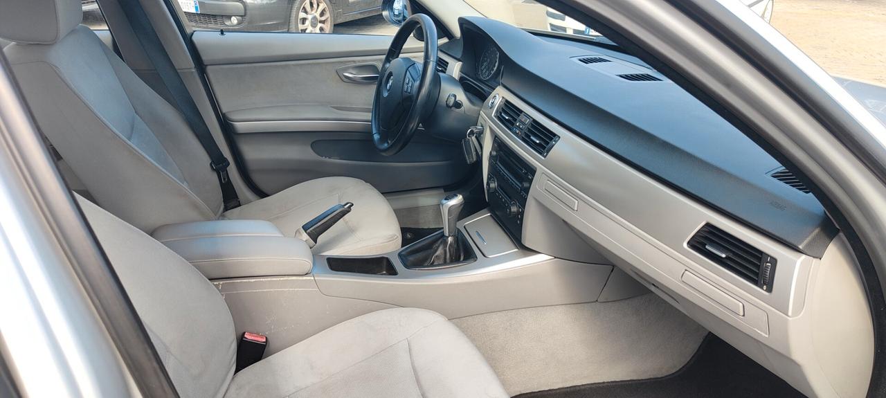 Bmw 320 320d cat Touring Futura da vetrina