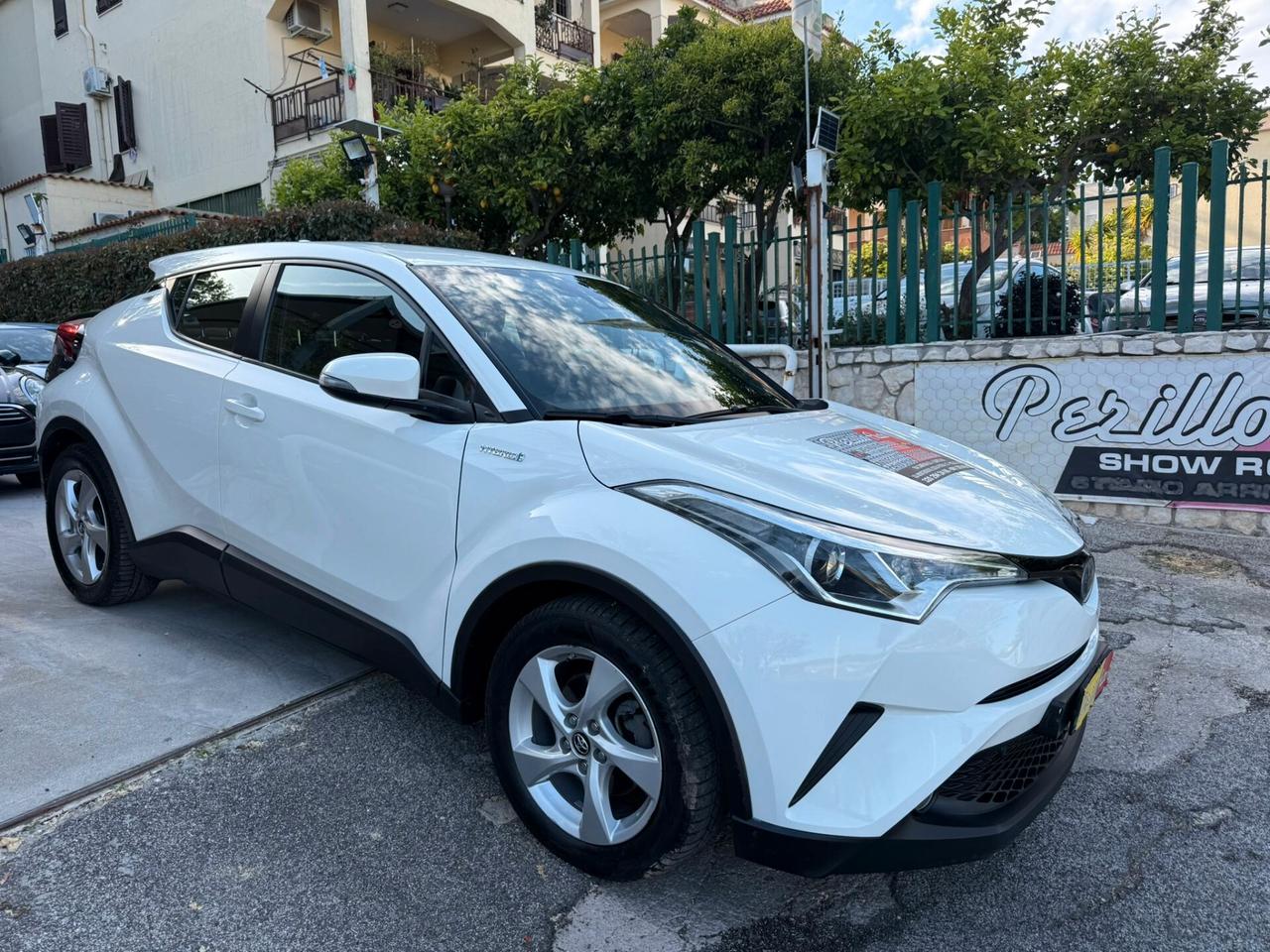 Toyota C-HR 1.8 HYBRID E-CVT LOUNGE