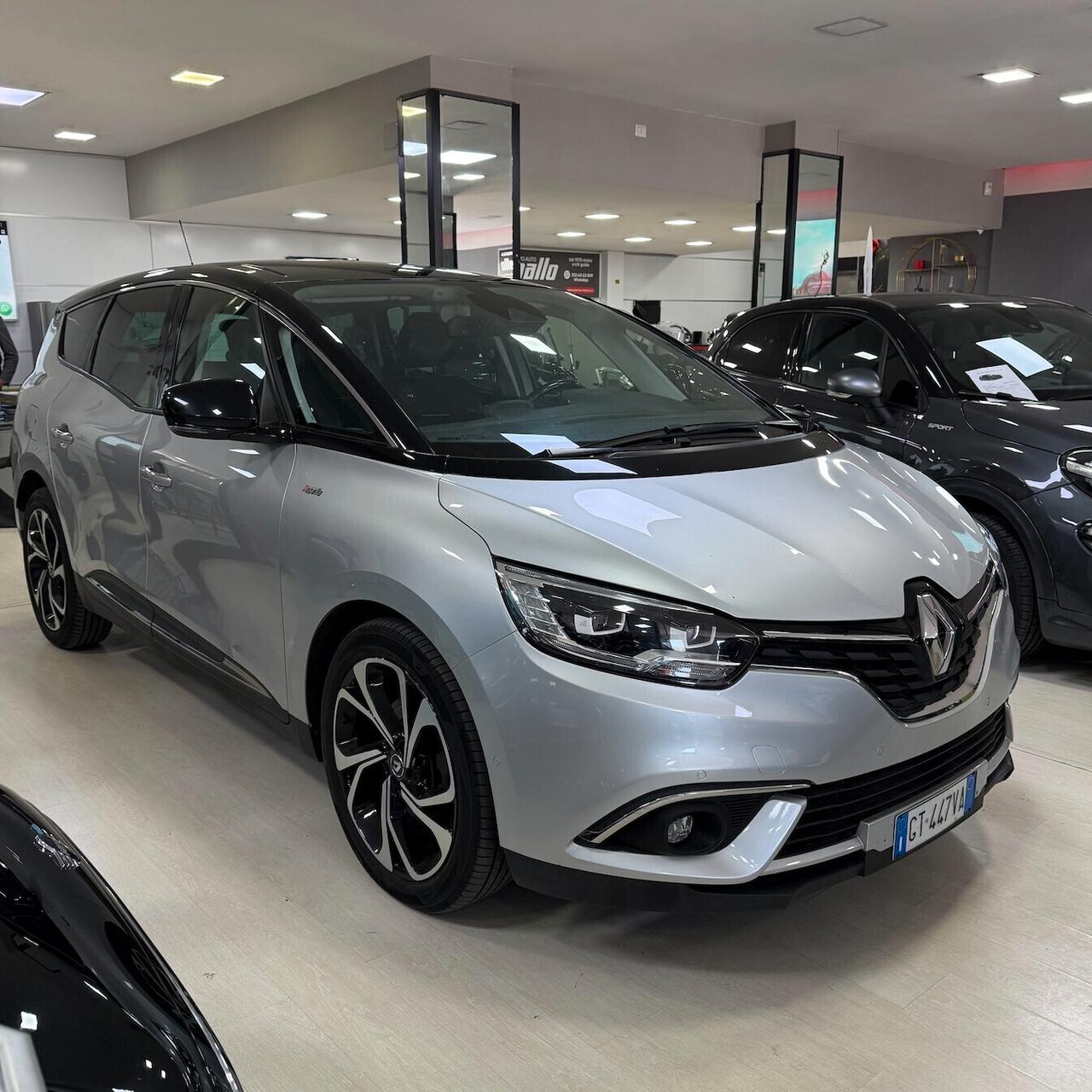 Renault Grand Scenic - 7 Posti - INITIALE PARIS