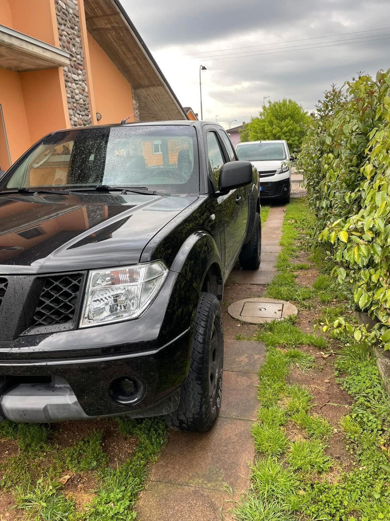 Nissan Navara 2.5 dCi 2 pikap