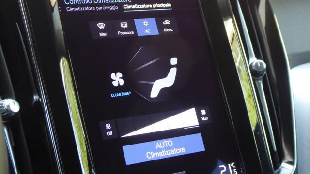 VOLVO XC60 B4 (d) AWD Geartronic Momentum