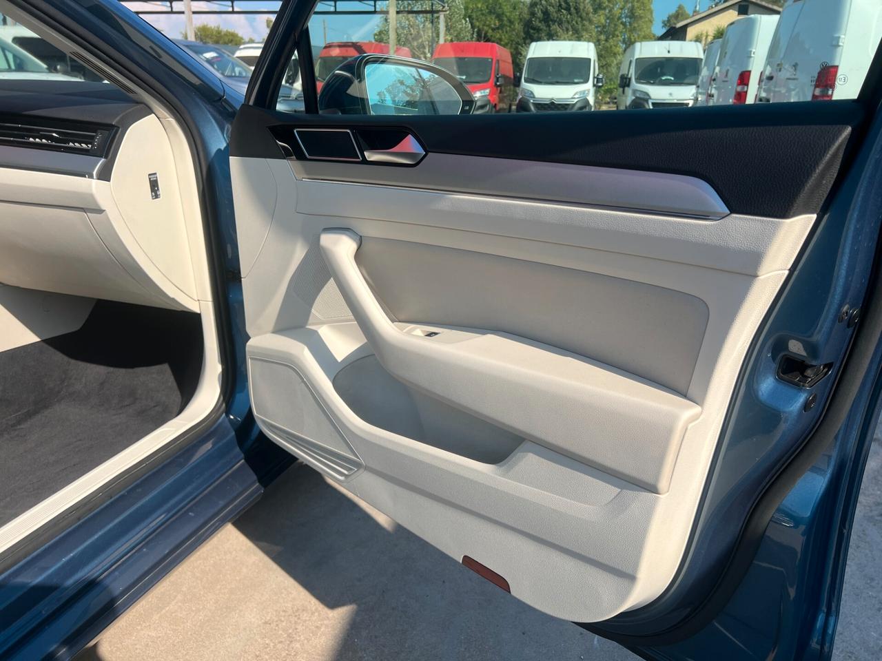 Volkswagen Passat station Wagon 1.6 TDI Automatica