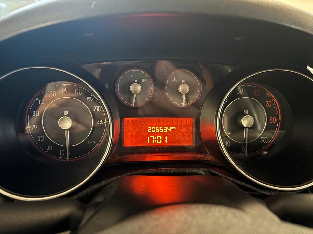 FIAT PUNTO ANNO 2014 BZ METANO ADATTA NEOPATENTATI KM 200 MILA