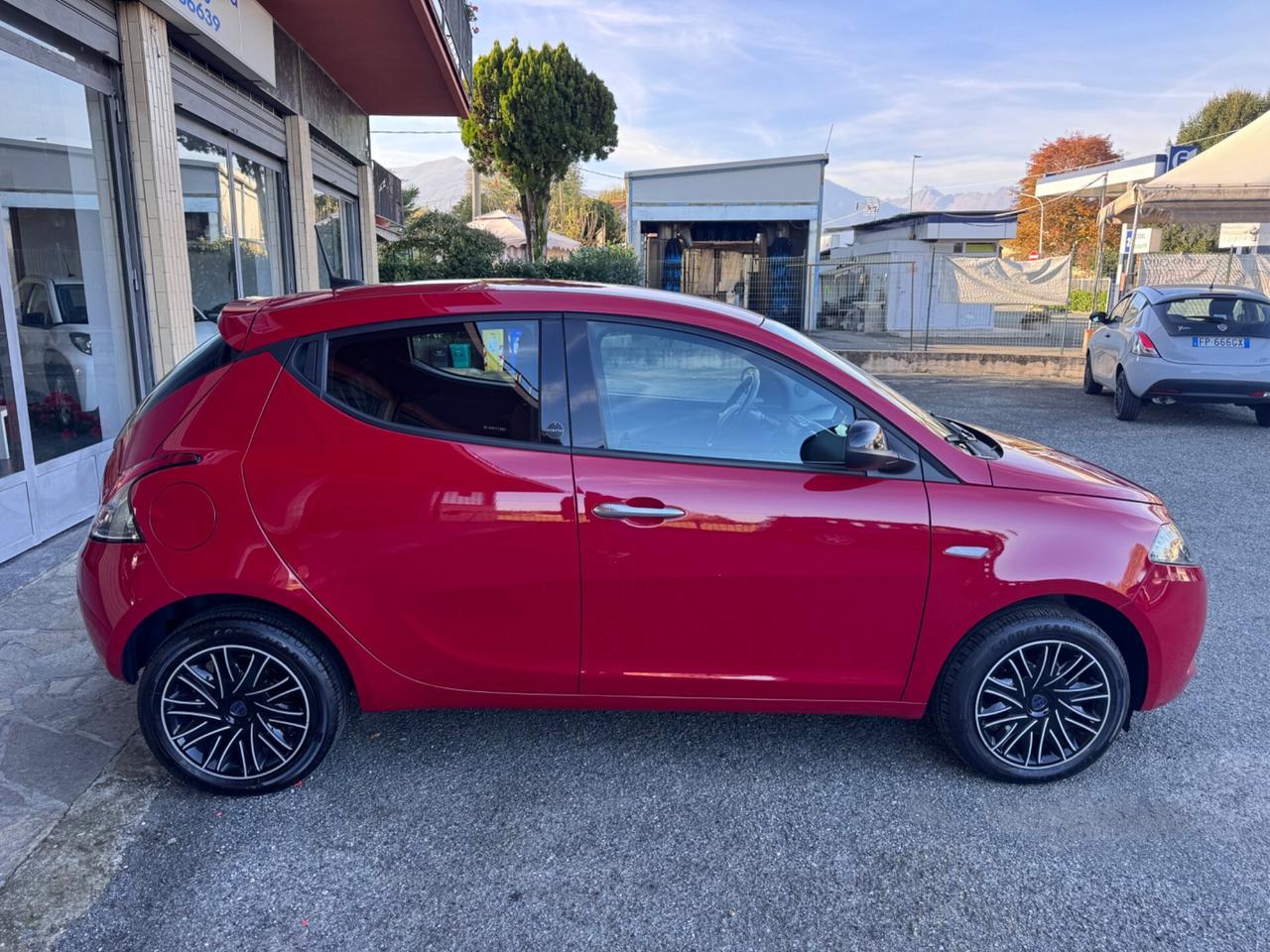 Lancia Ypsilon 1.0 hybrid Gold