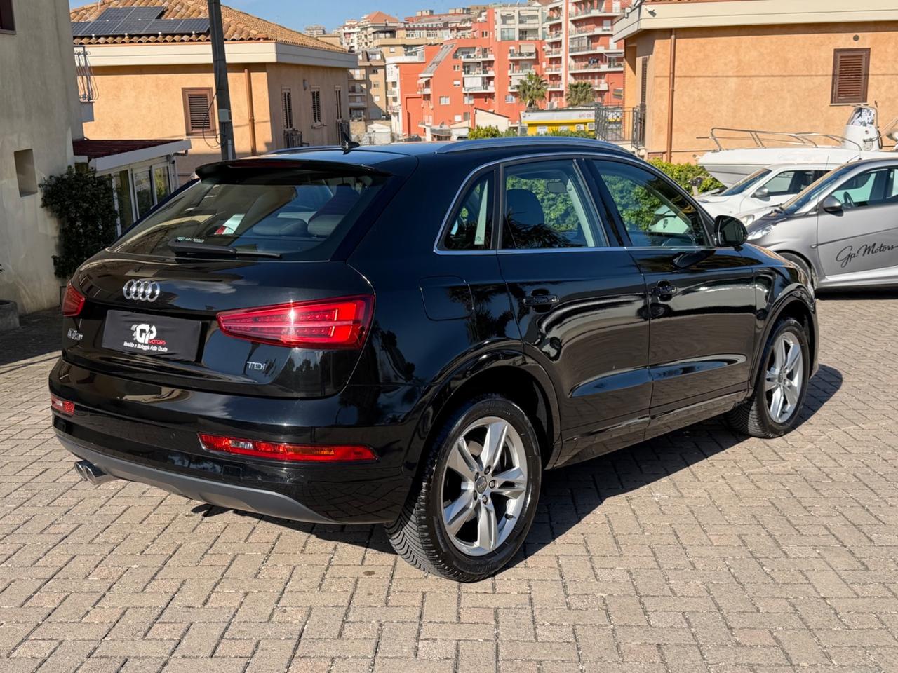 Audi Q3 2.0 TDI 120 CV Business