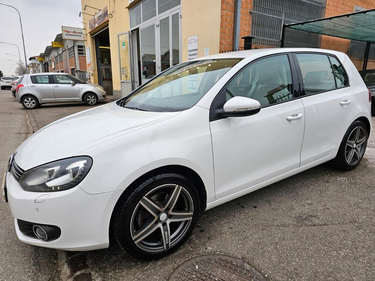 Volkswagen Golf 2.0 TDI 140cv DSG Highline*Pdc*Bi-Xeno*17*