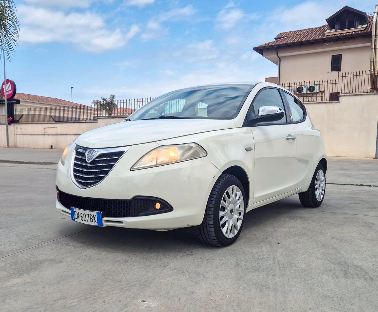 Lancia Ypsilon 1.3 MJT 16V 95 CV 5 porte S&S Silver
