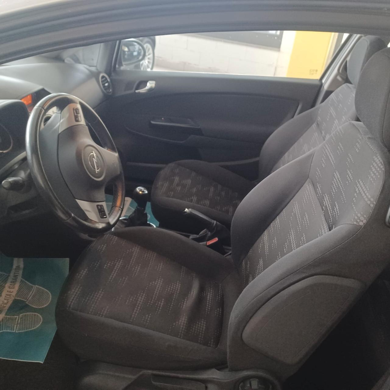 NEOPATENTATI BENZINA/GPL CORSA 1.2