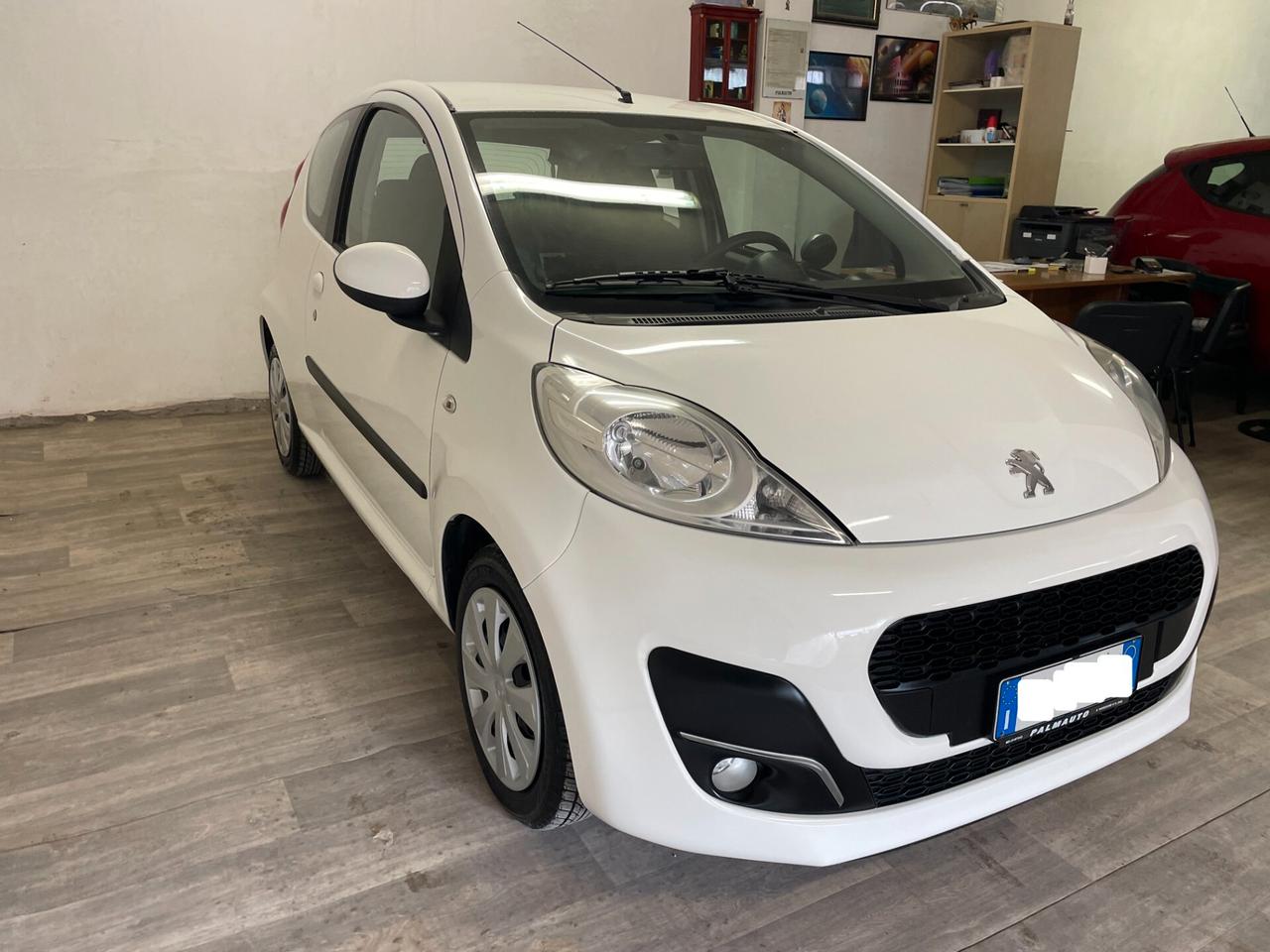 Peugeot 107 1.0 3p. Active Full Optional Neopatentati